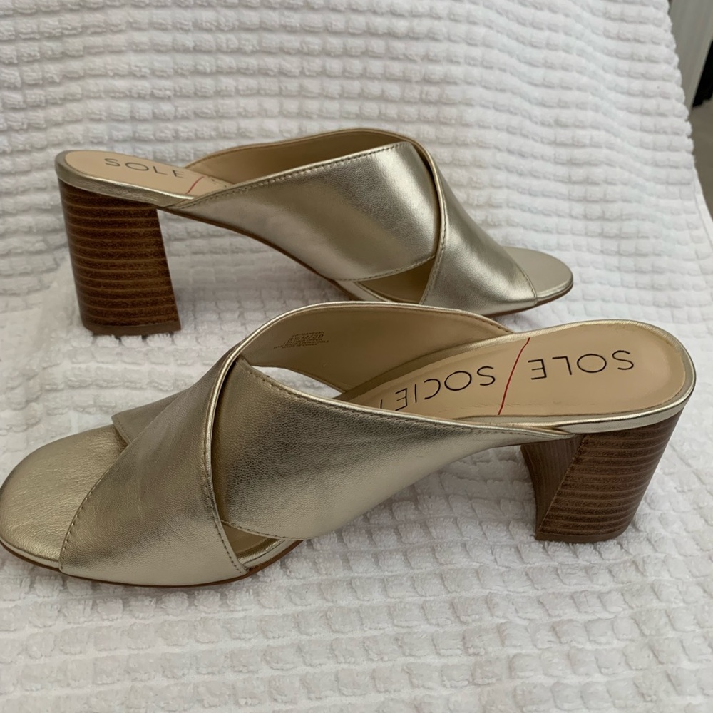 Sole Society Women’s Gold Cross Band Sandals, size 8.5, block heels